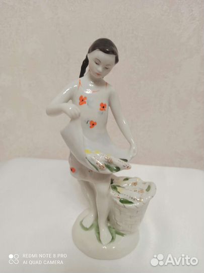 Фарфоровая статуэтка