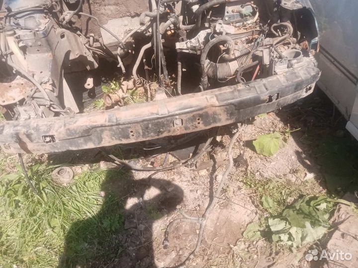 Усилитель переднего бампера Renault Laguna 1