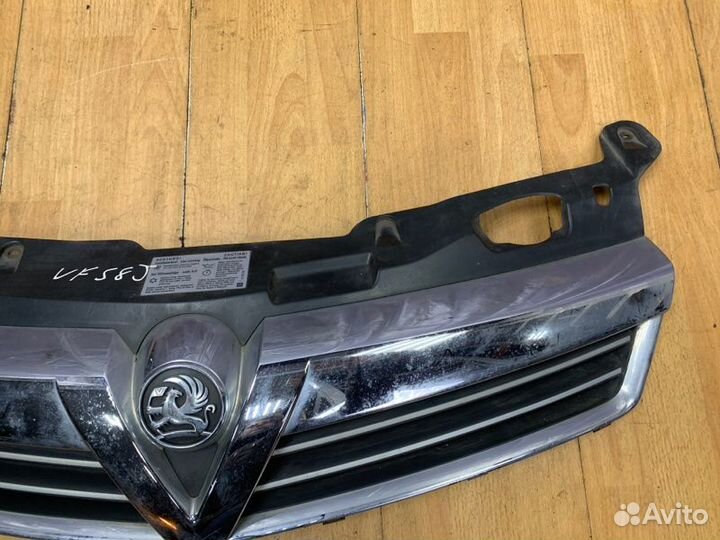 Решетка радиатора Opel Astra H хетчбэк 5-ти дв