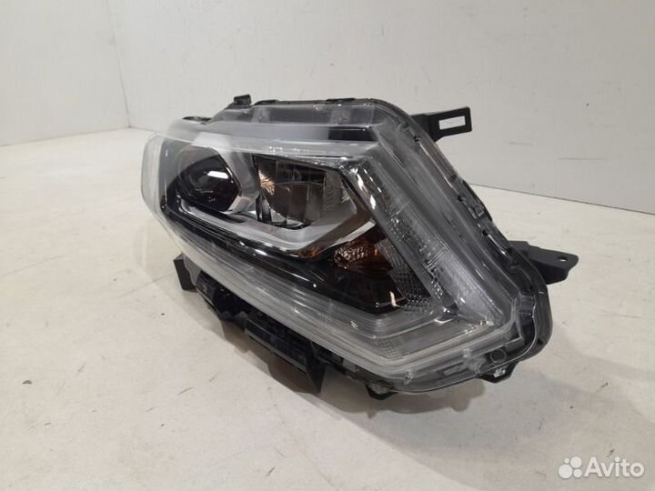 Фара правая Nissan X-Trail T32 2013-2018