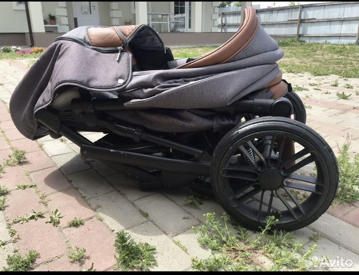 Коляска всесезонная