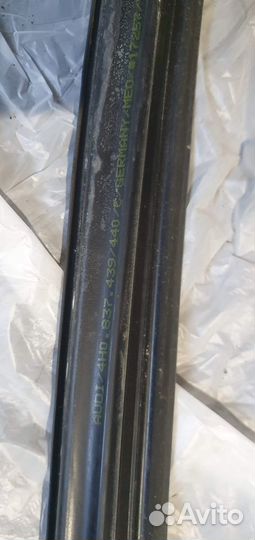 Уплотнитель стекла двери Ауди А8 Д4