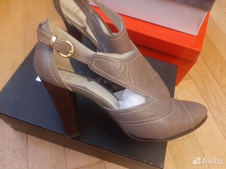 Туфли на высоком каблуке