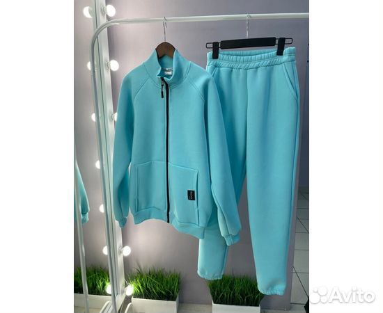 Спортивный женский костюм