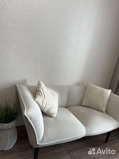 Небольшой диван