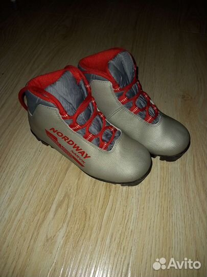 Лыжные ботинки