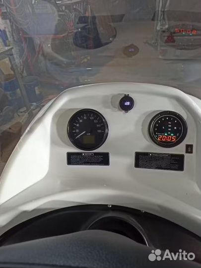 Цифровой индикатор температуры двигателя под свечу