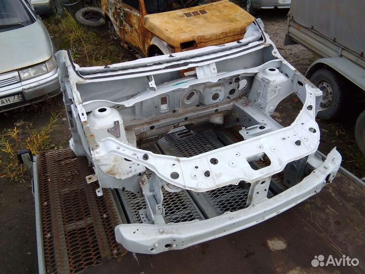 Продам переднюю часть кузова Лада Хрей