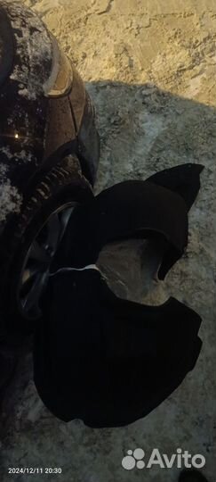 Подкрылок передний правый