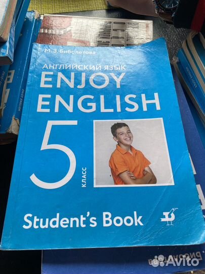 Учебники по английскому : 5 класс 3шт,6 класс 2шт