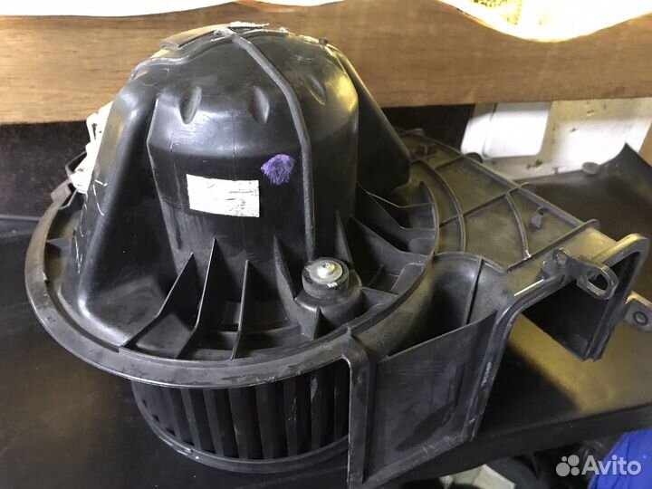 Моторчик печки Bmw X6 (e70/71)