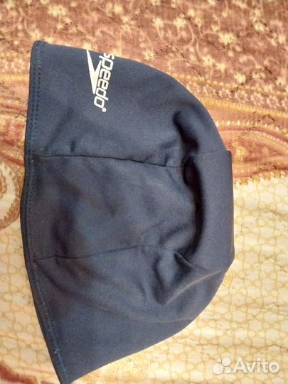 Для плавания очки и шапочки