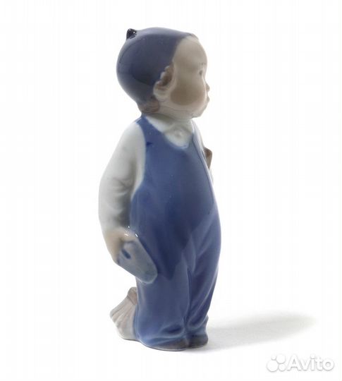 Фарфоровая фигура Малыш с щеткой. Royal Copenhagen