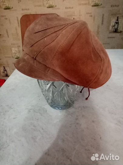 Разные шляпы и кепи