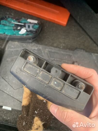 Крепления знака Ауди 100с4