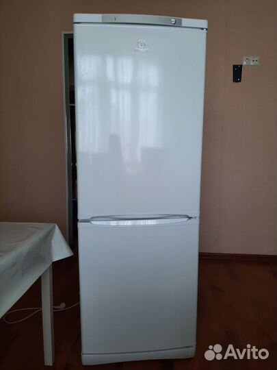 Холодильник indesit sb1670