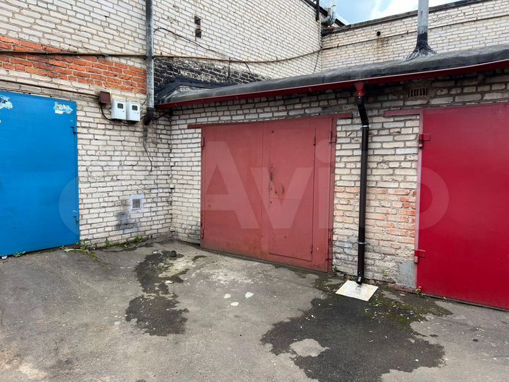 Гараж, > 30 м²