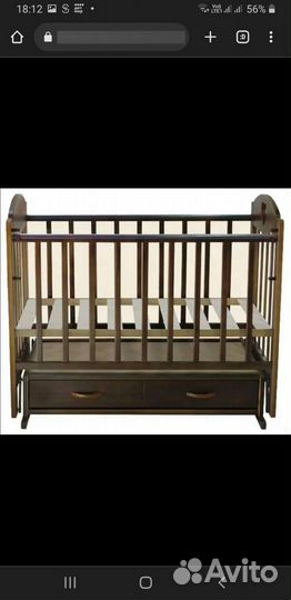 Детская кроватка с маятником и ящиком