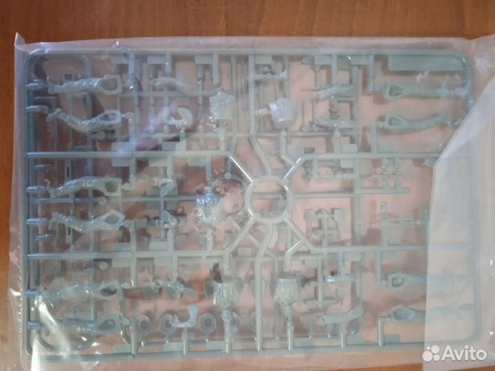 Tamiya 35184 Немецкие пулемётчики на марше