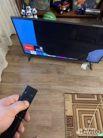 Разбор телевизора Samsung UE43AU7100U ножки