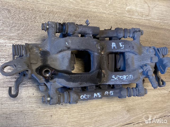 Skoda octavia a5 задний суппорт L-R