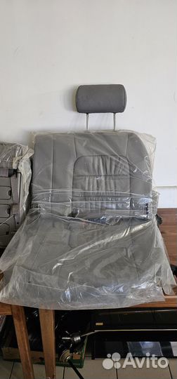 Задний ряд сидений на lexus LX 470