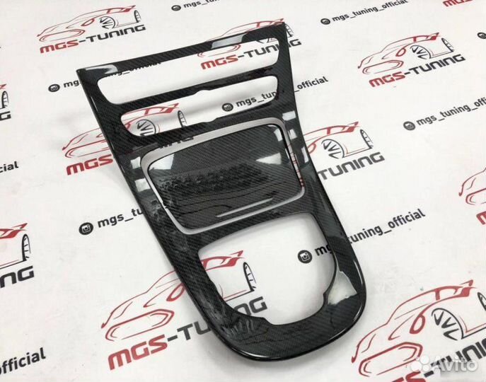 Карбоновая вставка в консоль Mercedes W213