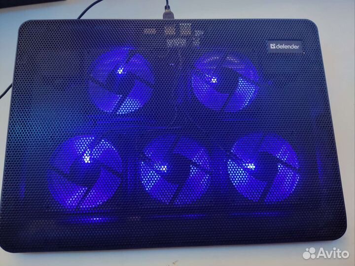 Подставка с охлаждением Defender