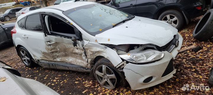 Ford Focus 1.6 МТ, 2011, битый, 186 000 км
