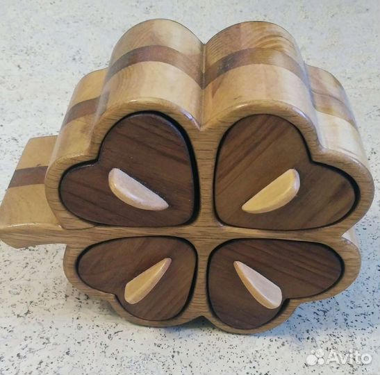 Шкатулка из красного дерева ручной работы