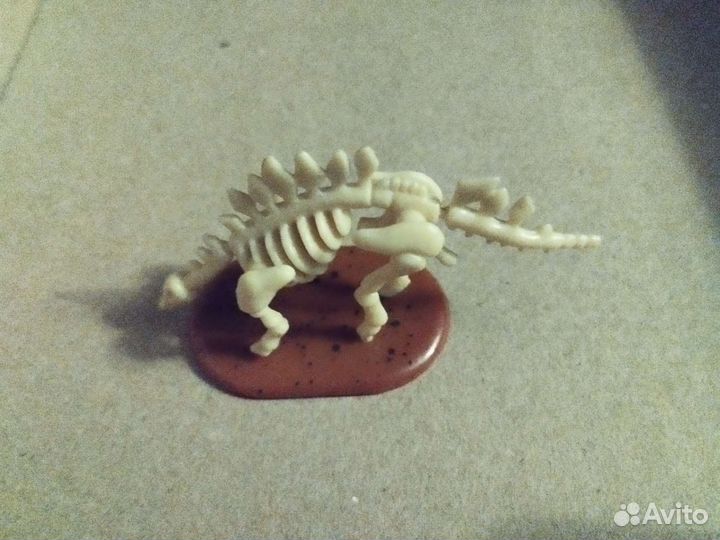 Киндер чупа чупс скелет динозавра