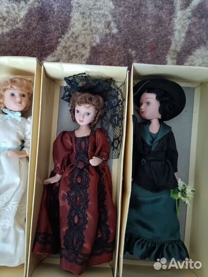 Кукла фарфоровая