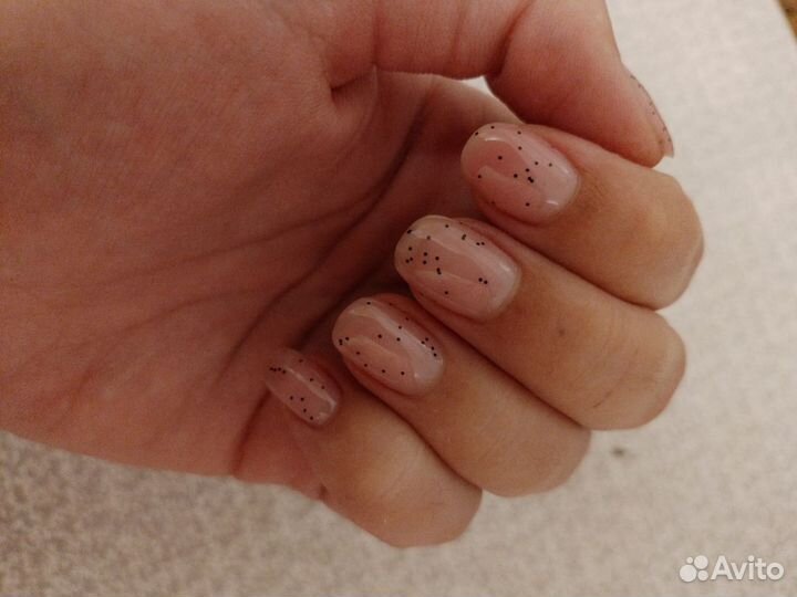 Модель на маникюр
