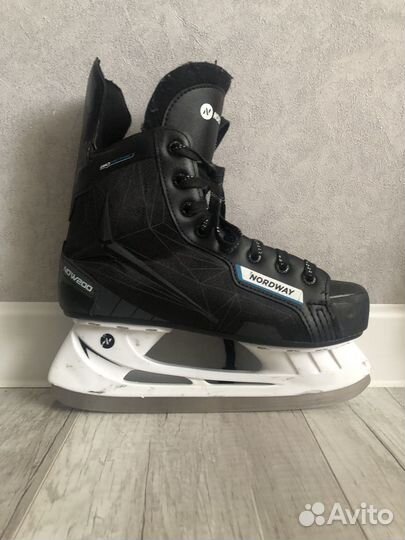 Коньки хоккейные 39 размер