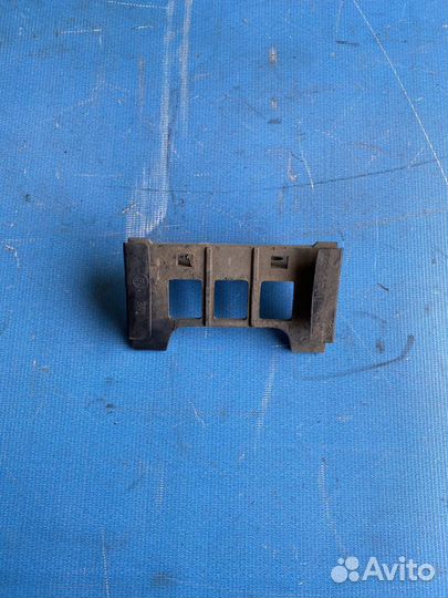 Салазка заднего бампера на BMW E39 95-03 г в