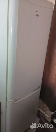 Холодильник indesit