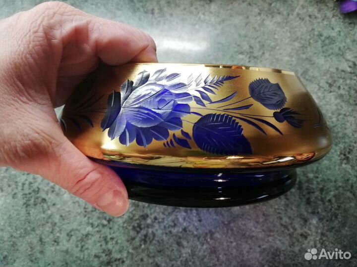 Пепельница из богемского стекла с золотом