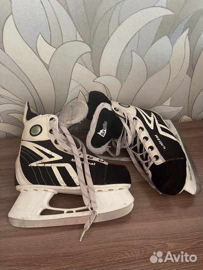 Коньки хоккейные б/у