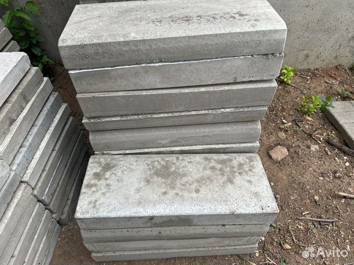 Тротуарный бордюр