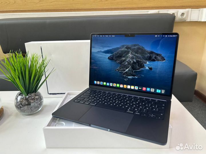 MacBook Air 13 (2022), 256 гб, M2 Новый