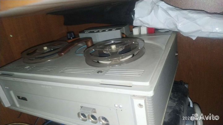 Старинные ретро-магнитофоны