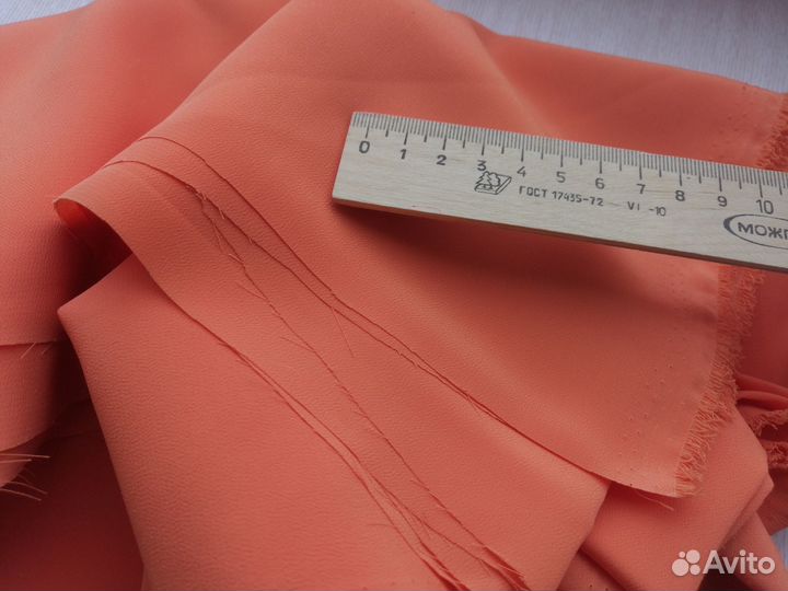 Оранжевые ткани — плащевка и искуственный шелк