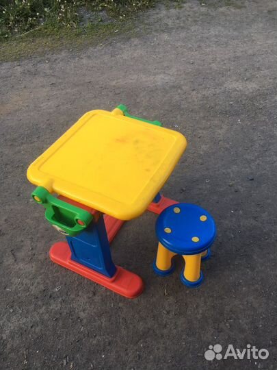 Детский стол и стул