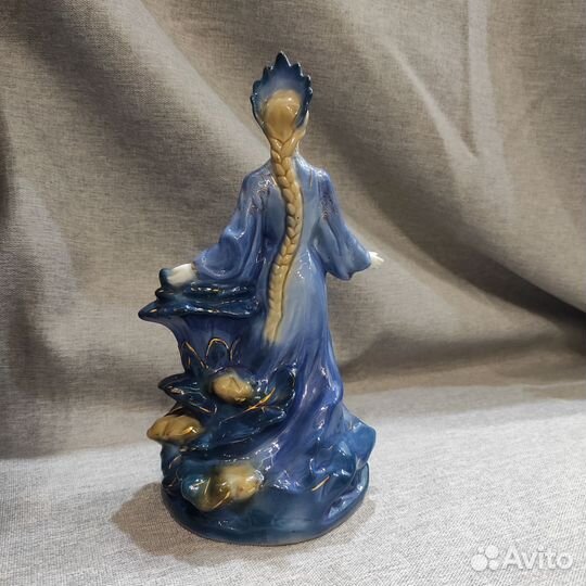 Статуэтка Хозяйка медной горы с каменным цветком