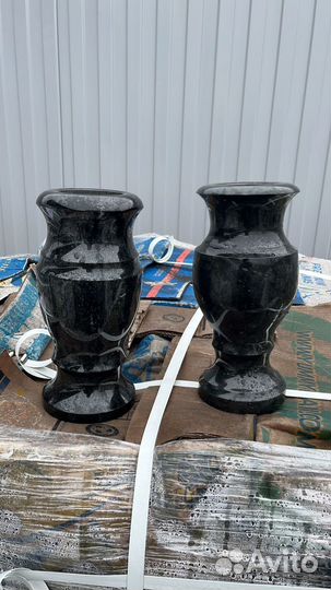 Вазы гранитные