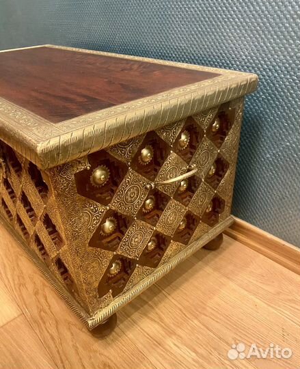 Сундук ручной работы из массива акации