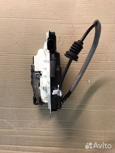 Замок передней правой двери VW Tiguan