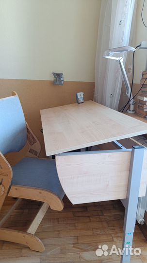 Продам школьную парту и стул