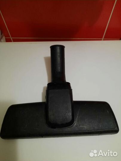 Щетки,трубки к пылесосу,контейнер