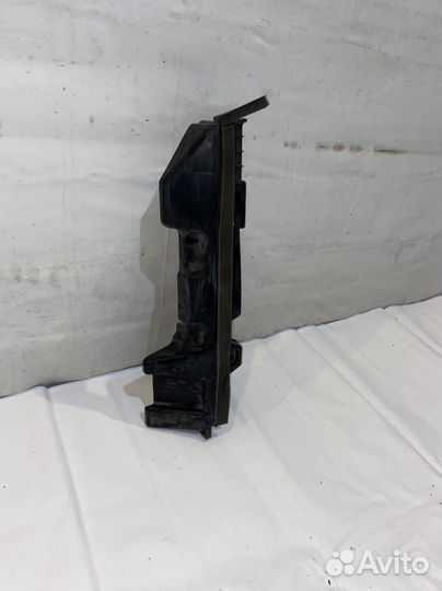 Hyundai Solaris 10- Воздуховод радиатора правый